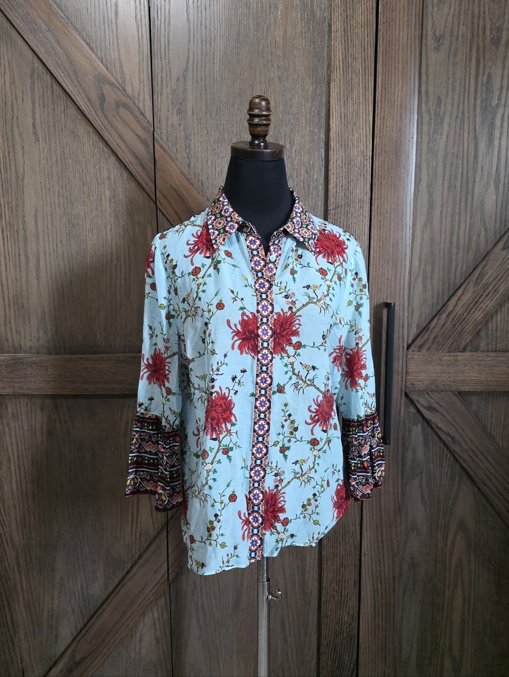 Alice + Olivia Light Blue Floral Button-Front Blouse with Red Blooms